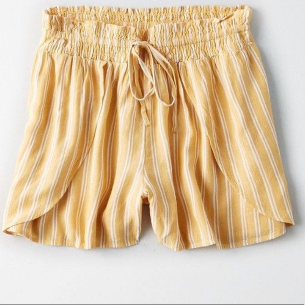 american eagle yellow flowy shorts
